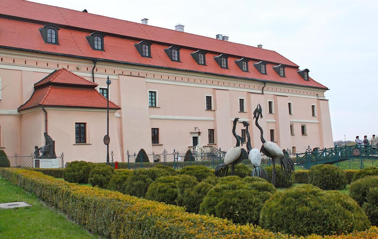 Pokoje Goscinne Z Lazienkami Niepołomice Exterior foto